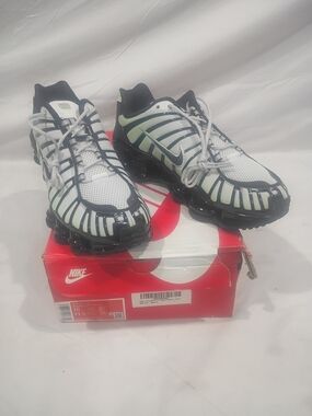 Nike Men’s White & Black Running Sneakers